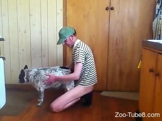 Home alone male wants to fulfill his sex desires with the dog